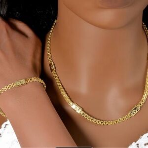 Elegant Gold Necklace and Bracelet Set